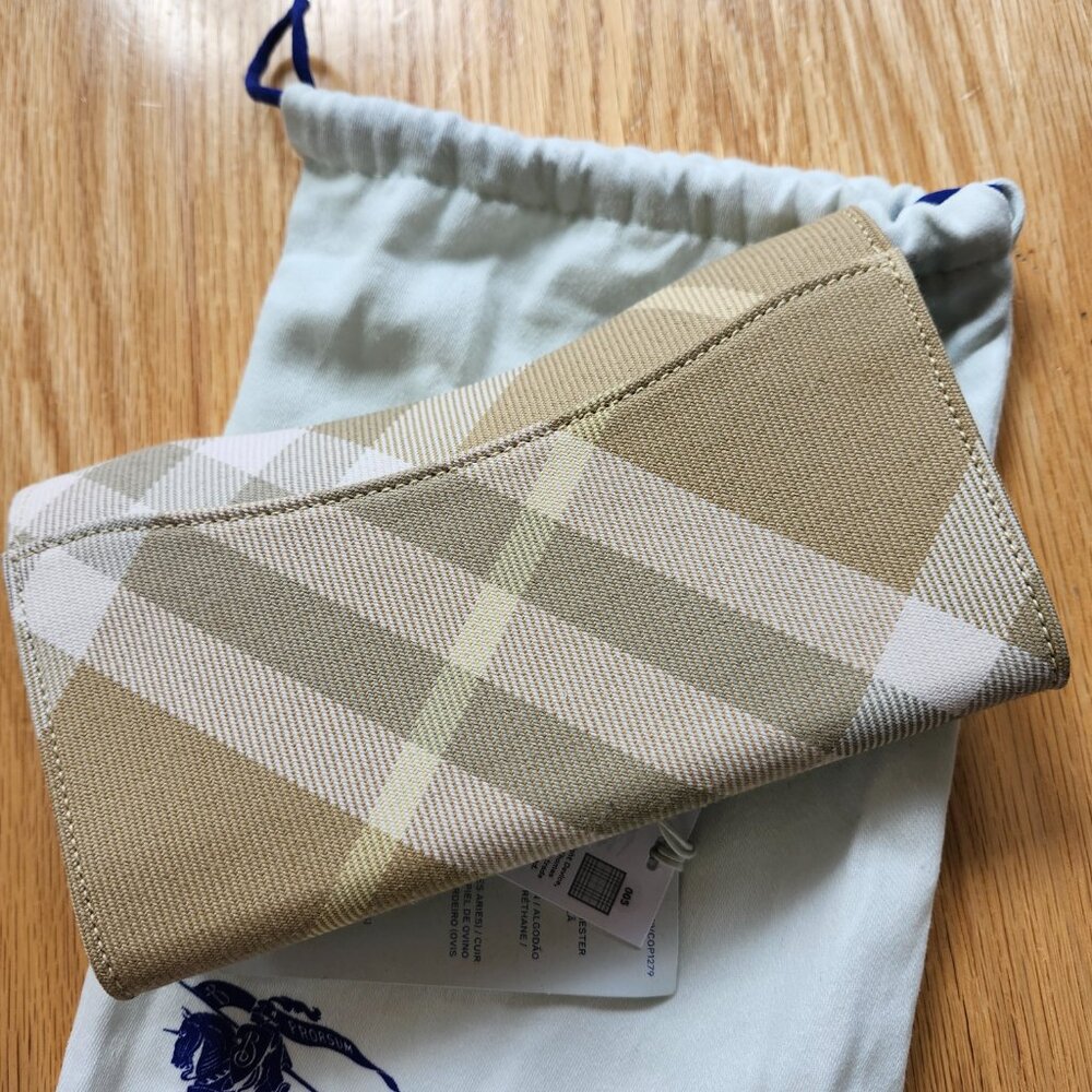 New Burberry Rocking fabric wallet/clutch - Picture 3 of 6